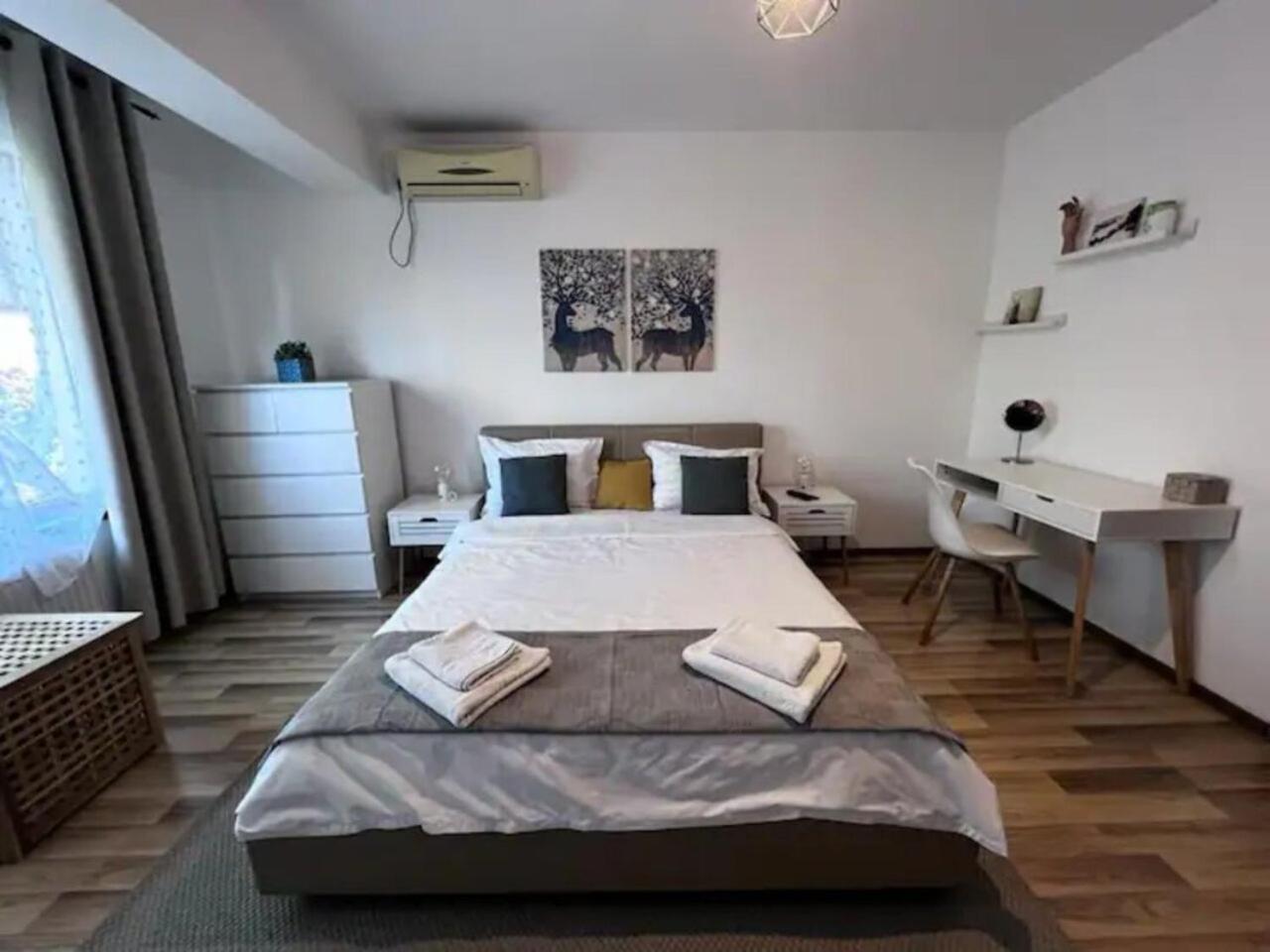 Vila Luminoasa Cu Curte Privata Bukareszt Zewnętrze zdjęcie