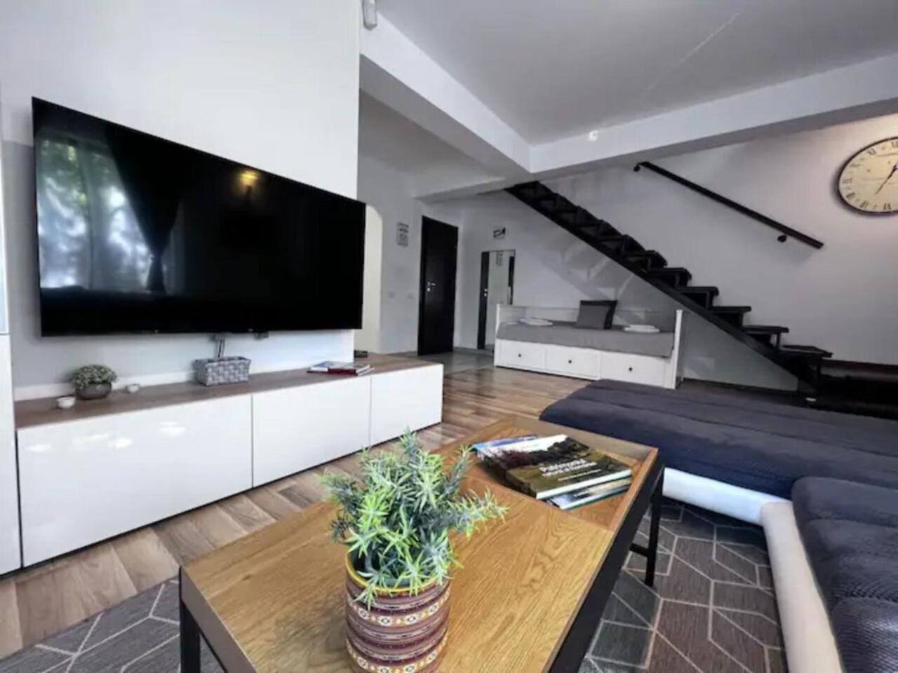 Vila Luminoasa Cu Curte Privata Bukareszt Zewnętrze zdjęcie