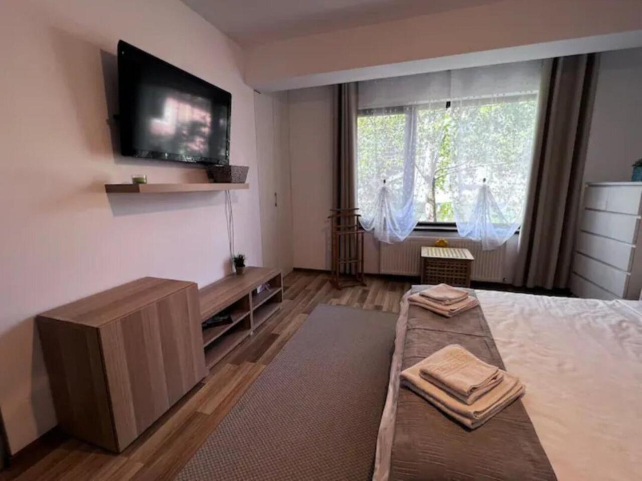 Vila Luminoasa Cu Curte Privata Bukareszt Zewnętrze zdjęcie
