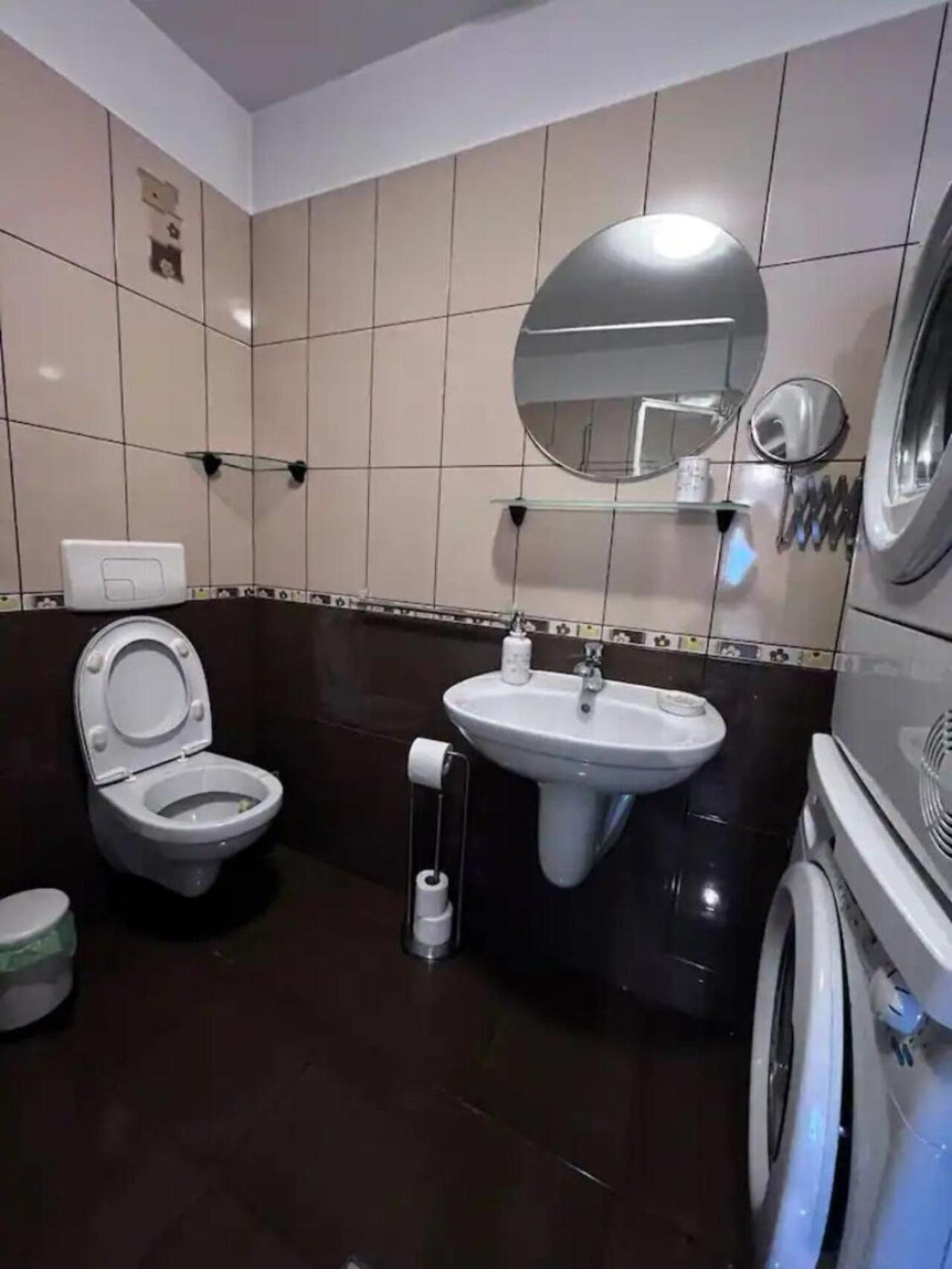 Vila Luminoasa Cu Curte Privata Bukareszt Zewnętrze zdjęcie