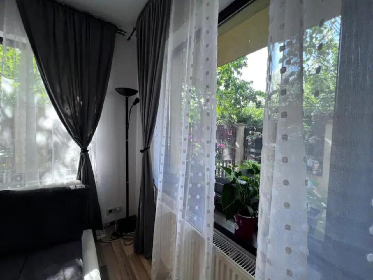 Vila Luminoasa Cu Curte Privata Bukareszt Zewnętrze zdjęcie